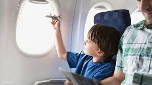 Как лететь с ребенком в самолете?